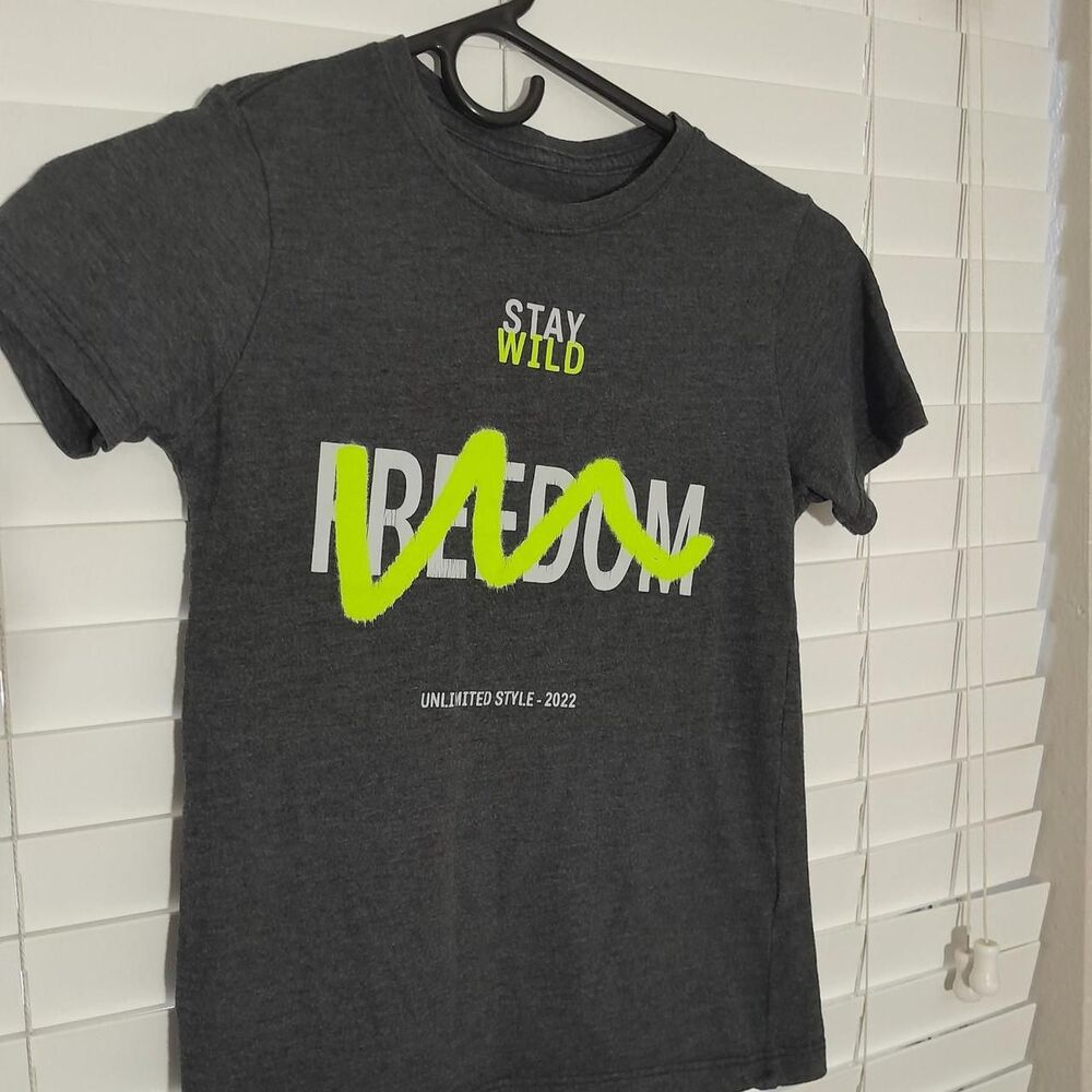 Unbranded Grey and Black T-shirt